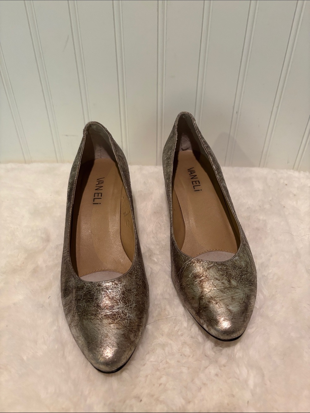 Van Eli Women’s Metallic Variated Metallic Gold Leather Pumps Sz 5 1/2
